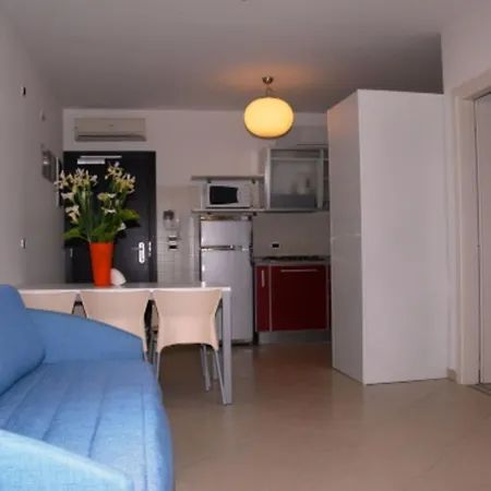 Bright Steps From The Sea Apartment