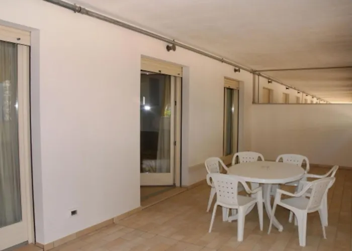 Bright Steps From The Sea بيبيوني